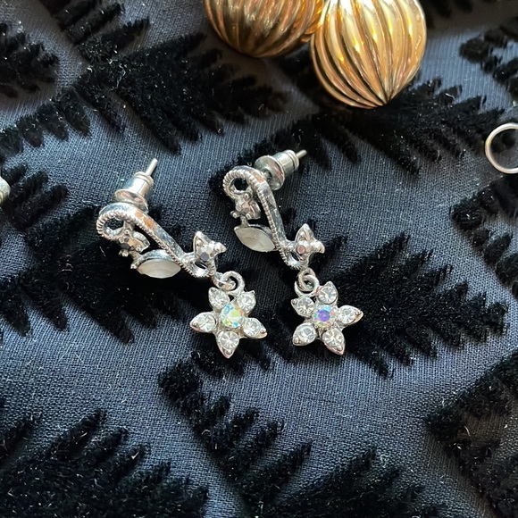 Vintage bundle of fashion earrings with man made and natural stones, shells. - Picture 7 of 7